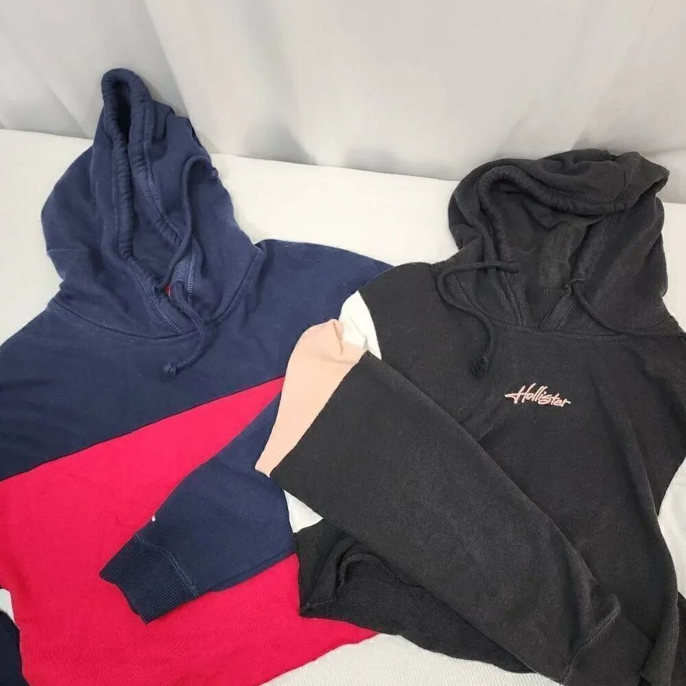 Hollister Size Medium Women's Lot of 2 Cropped Hoodies Sweater Pullover Hood Col